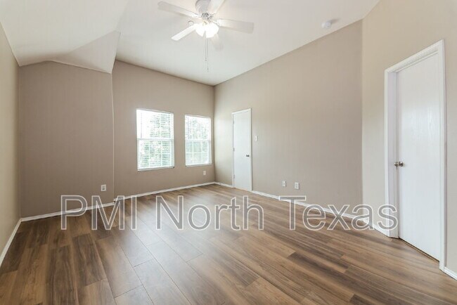 Building Photo - 9853 Fleetwood Dr