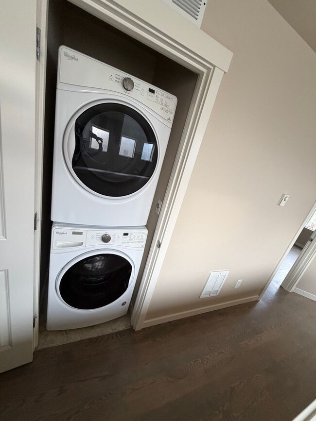 Building Photo - Renton Highlands newer 2bd Townhome For Rent!