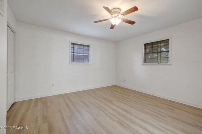 Building Photo - 3 bed, 2 bath brick-on-slab on Johnston Street