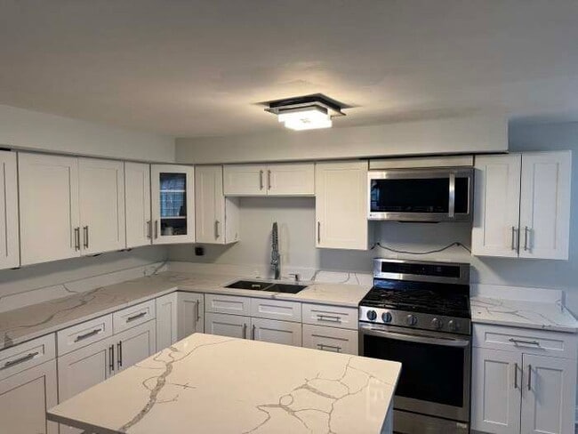 Building Photo - 11540 S Racine Ave