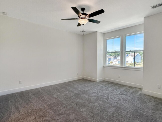 Building Photo - 258 Symphony Ave