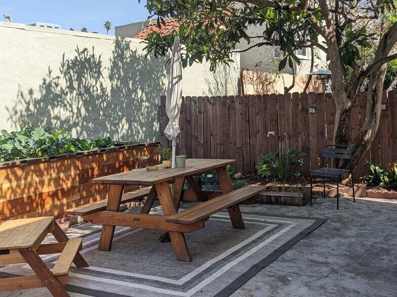 Building Photo - 734 Beatie St