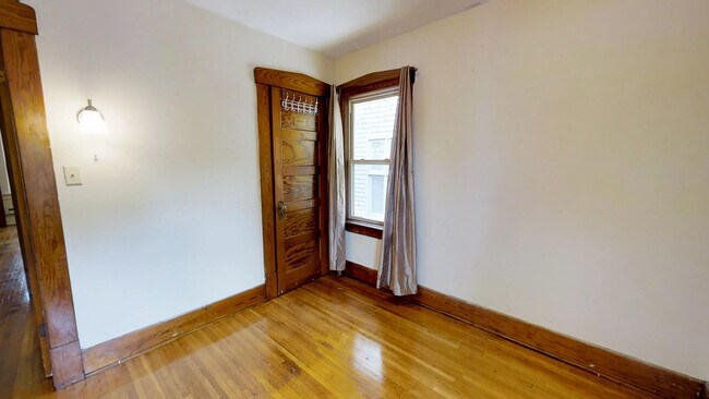 Building Photo - 222 E 16th Ave
