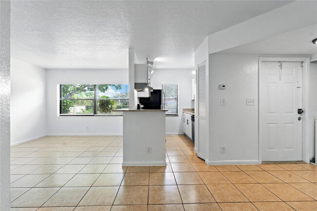 Building Photo - 11632 NW 26th Ct