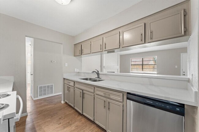 Building Photo - 5507 Lynngate Dr