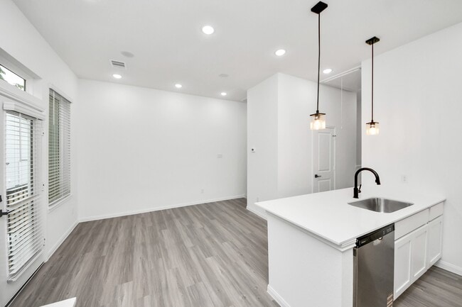 Building Photo - 5103 Mallow St