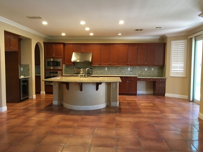 Building Photo - Spacious floor plans 4bedroom, 3 bath Near Franklin High