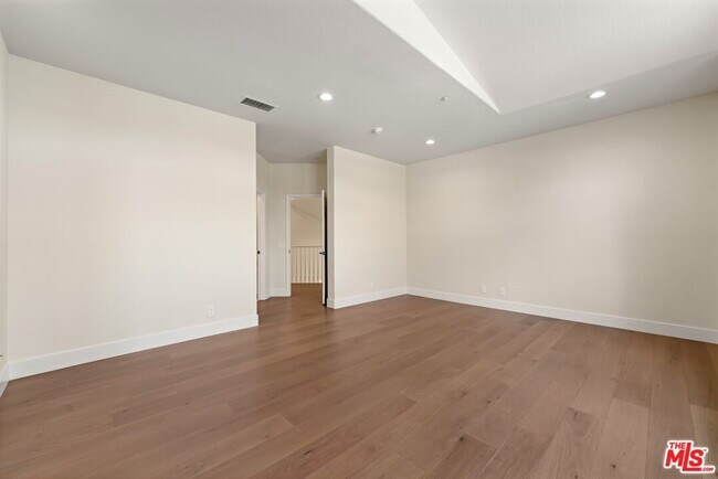 Building Photo - 18500 St Moritz Dr