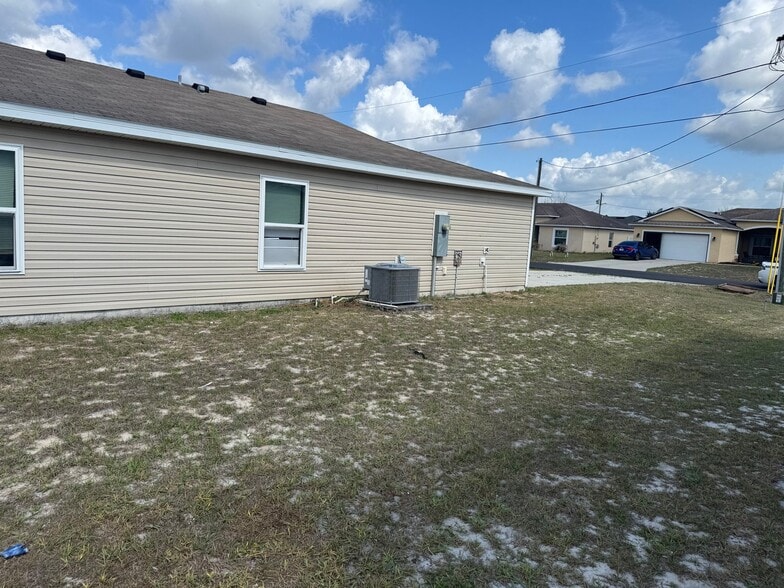Building Photo - 108 Tulip Ln