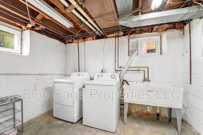 Building Photo - 248 E Turnbull Ave