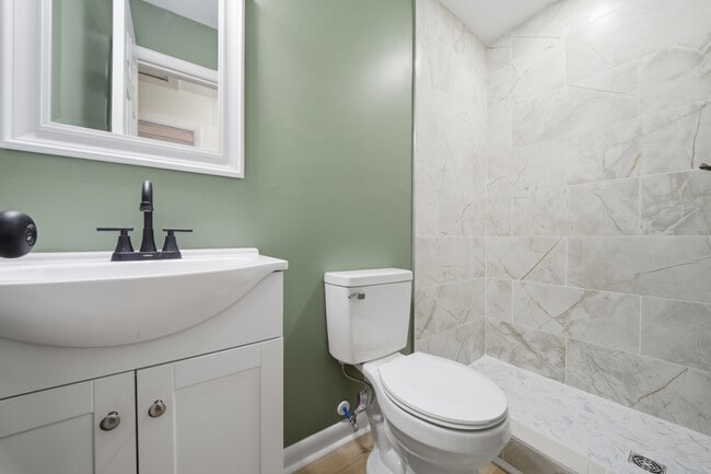 Building Photo - 3021 Menands Dr