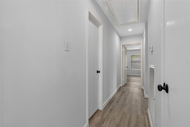 Building Photo - 7206 Glen Rosa Dr