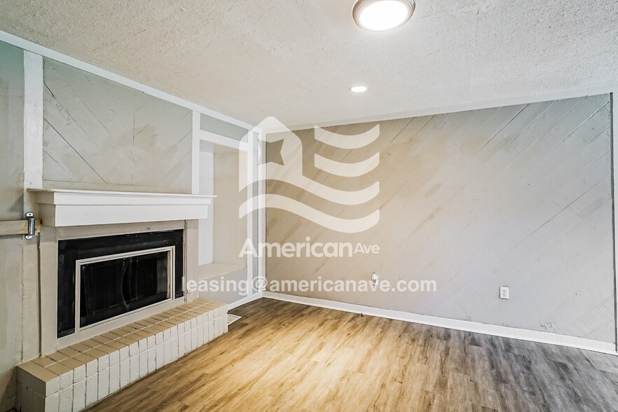 Building Photo - 324 Barnes St