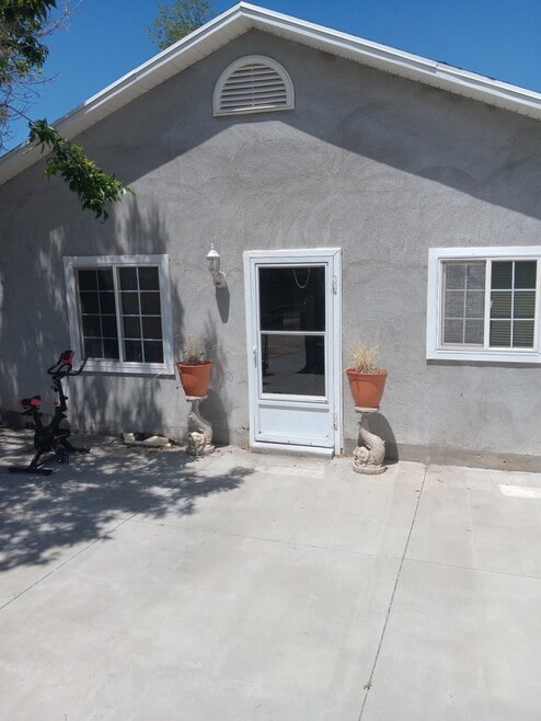 Building Photo - 821 Vics Rd