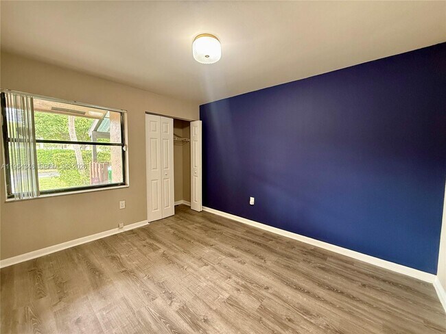 Building Photo - 2550 N Nob Hill Rd