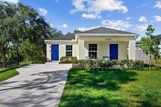 Building Photo - 5032 SE Flounder Ave