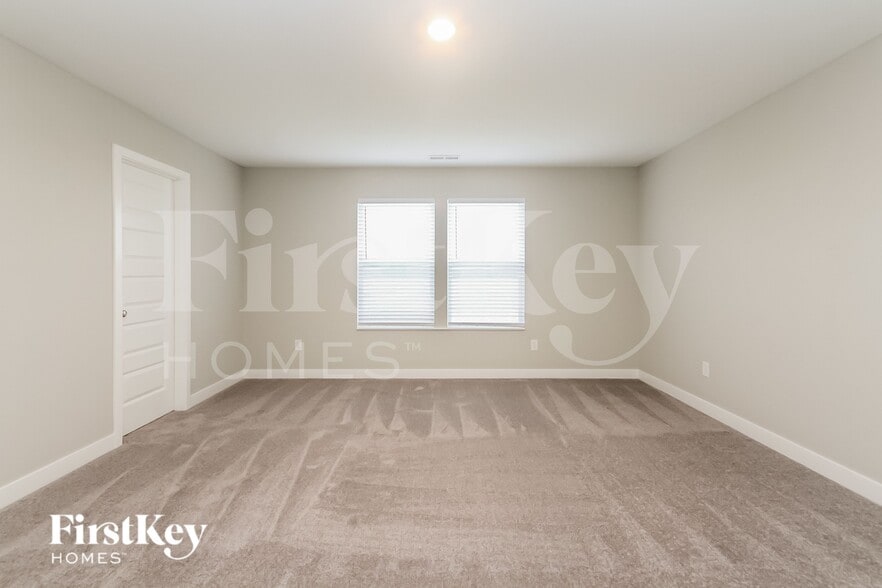 Building Photo - 2416 S Carlota Dr