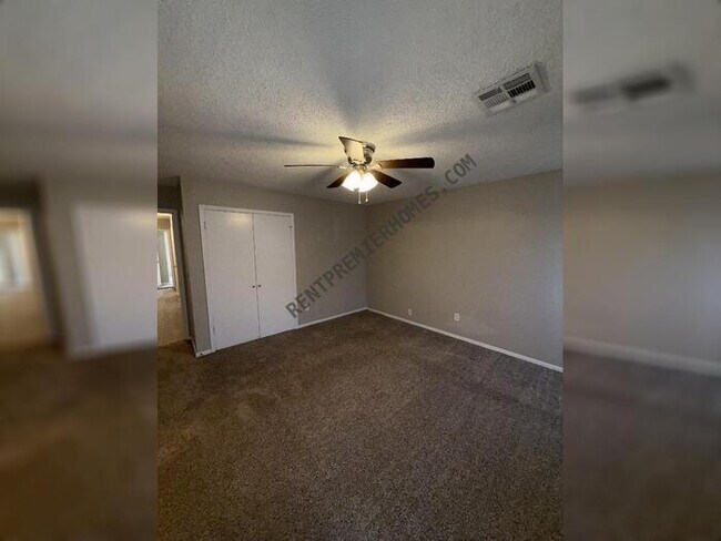 Building Photo - 10101 Carnie Cir