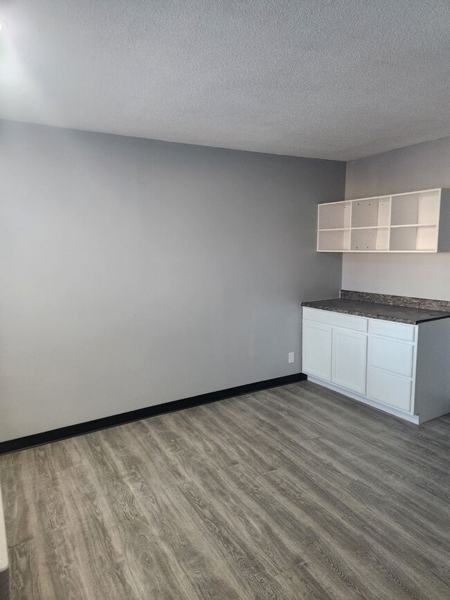 Building Photo - All Bills Paid Studio | Furnished Option Available | Ideal for Traveling Workers