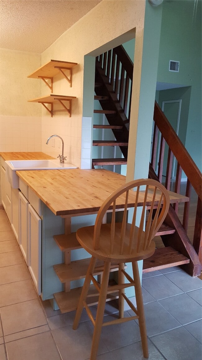 Building Photo - 8483 Sands Point Dr