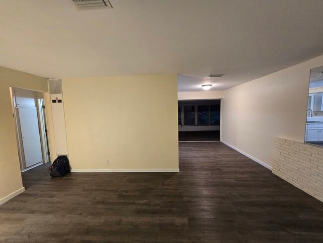 Building Photo - 336 Greenbriar Dr