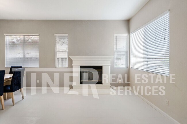 Building Photo - 4 Bedroom Elk Grove Home in Desireable Sch...