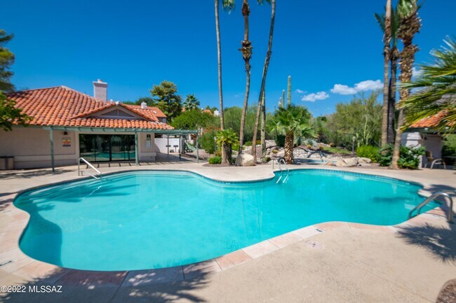 Building Photo - 6414 N Tierra De Las Catalinas