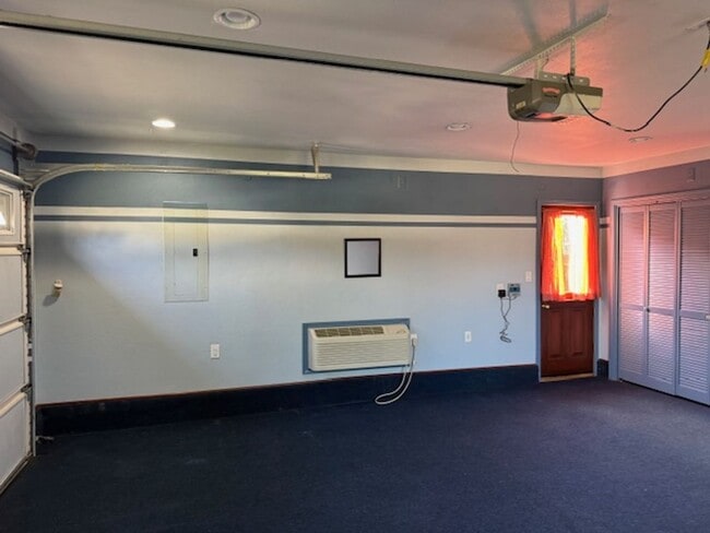 Building Photo - 3-BEDROOM HOME LOCATED ON QUIET CUL-DE-SAC- GARAGE CONVERTED TO ANOTHER ROOM OR STORAGE USE