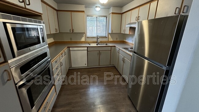 Building Photo - 1555 Fircrest Ct SE