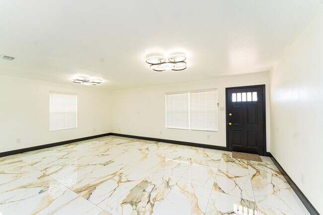 Building Photo - 4209 Redbud Ave
