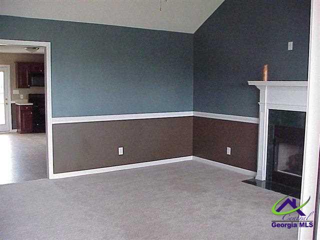 Building Photo - 117 Cedarland Dr