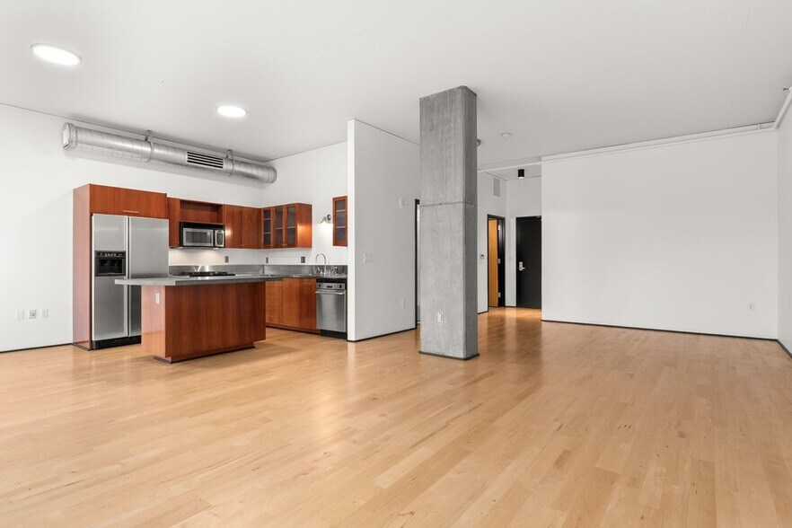 Building Photo - 420 NW 11th Ave