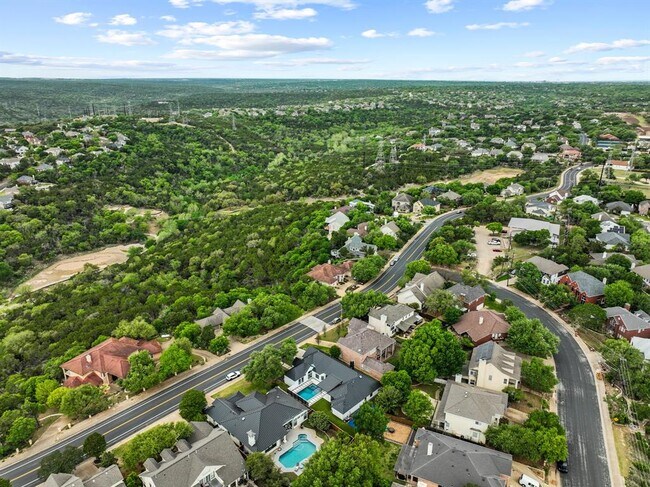 Building Photo - 9309 Bluegrass Dr