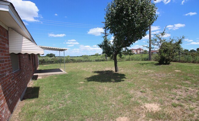 Building Photo - FOR LEASE! Nice 3 BR – 2 BA – 2 Car Garage – Brick Home in Chimney Rock Estates - Great Location!...