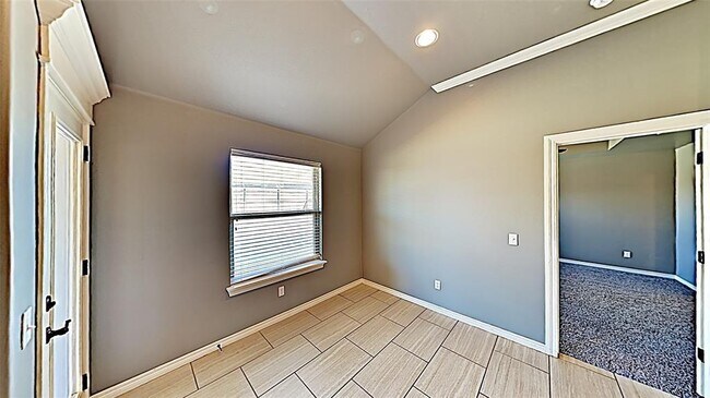 Building Photo - 4201 SE 38th St