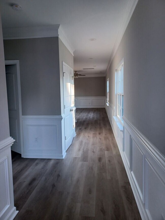Building Photo - Newly Constructed 5 Bedroom Home in Hampton