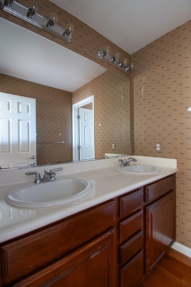 Building Photo - 749 Batista Dr