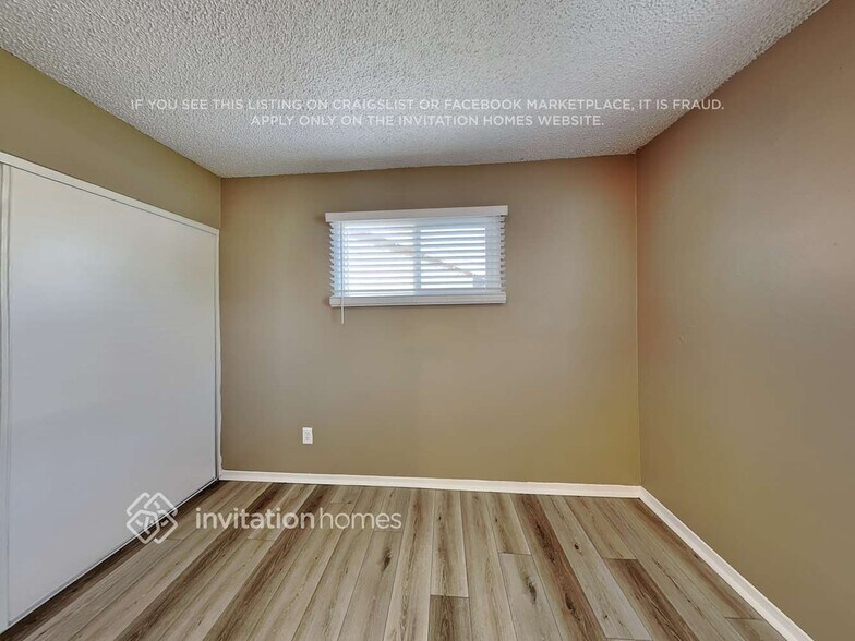 Building Photo - 10480 Hole Ave