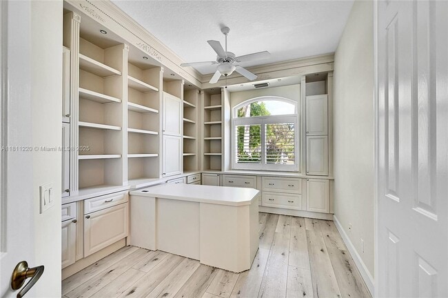 Building Photo - 512 NW 120th Dr