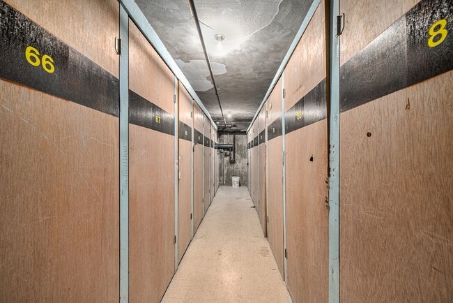 Building Photo - Spacious 1 bedroom home in the heart of Ha...