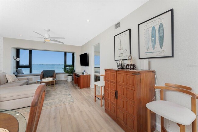 Building Photo - 1500 Park Beach Cir