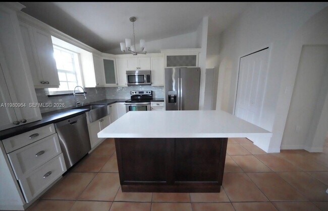 Building Photo - 9921 SW 164th Ct