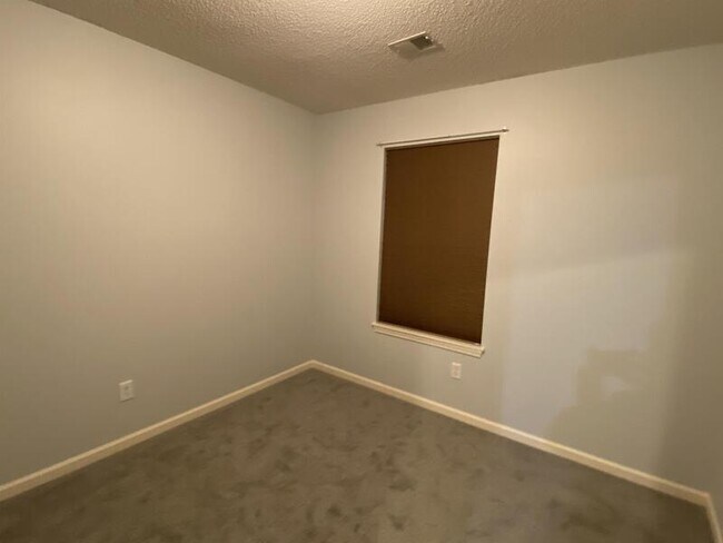 Building Photo - 2020 Madison Dr