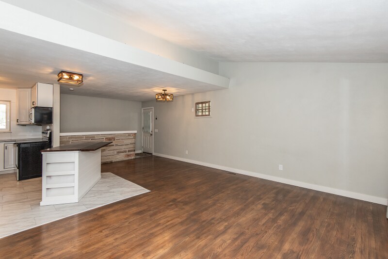 Building Photo - 317 S Pam Ave