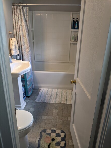 Bathroom - 1228 W Barnes Ave