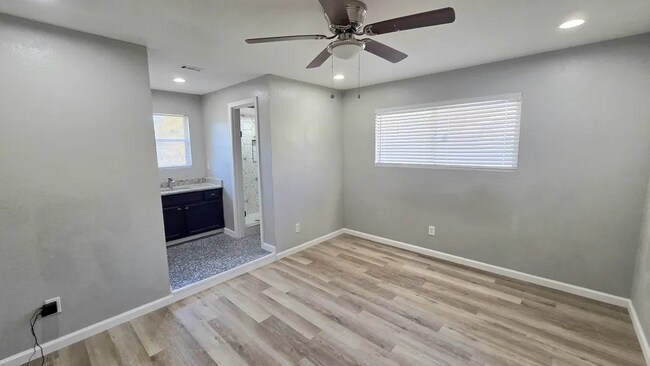 Building Photo - 5429 Dazzle Dr