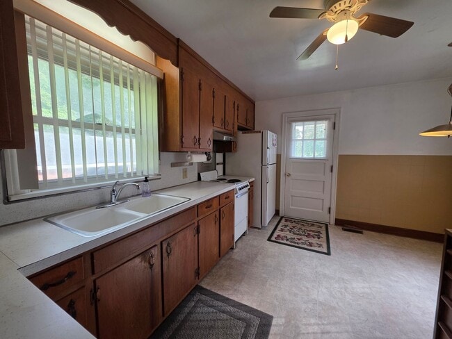 Building Photo - Cute Ranch Ready For New Tenants!