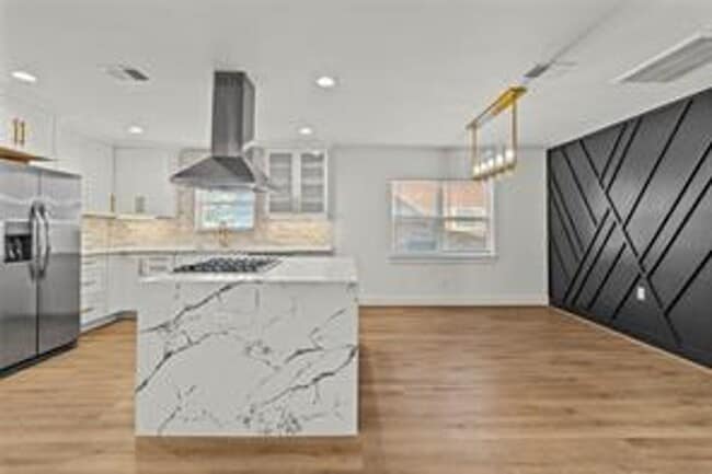 Building Photo - 2114 Eaglerock Dr