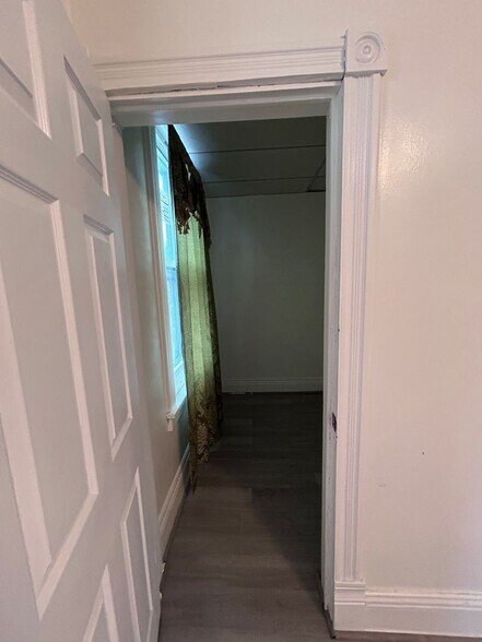 Building Photo - 52 Walden Ave