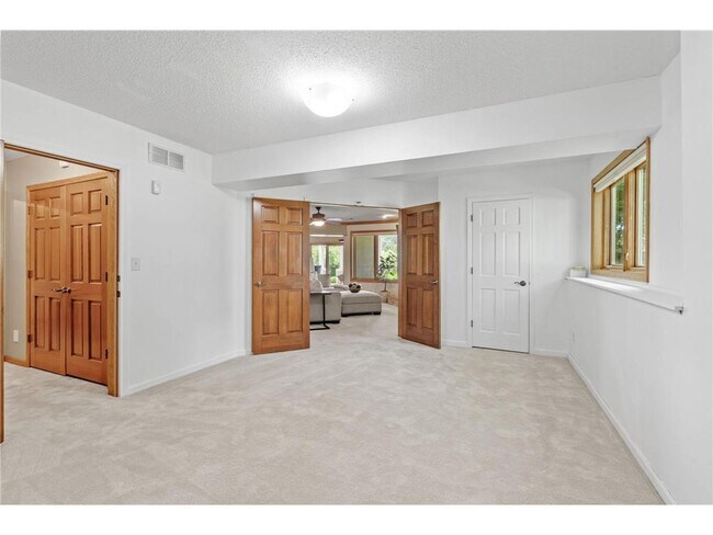 Building Photo - 6210 Deerwood Cir N